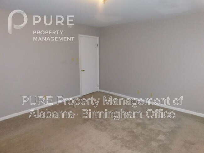 Building Photo - 117 NE 22nd Ave