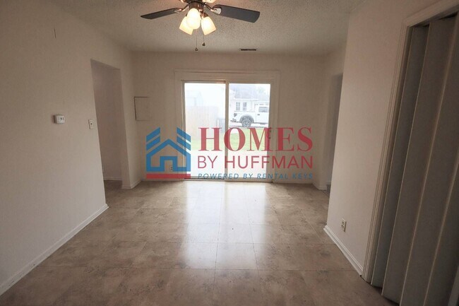Building Photo - Two Bedroom House