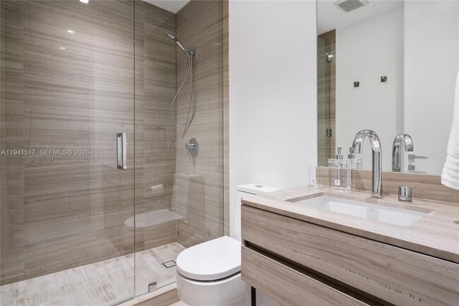 Building Photo - 18975 Collins Ave