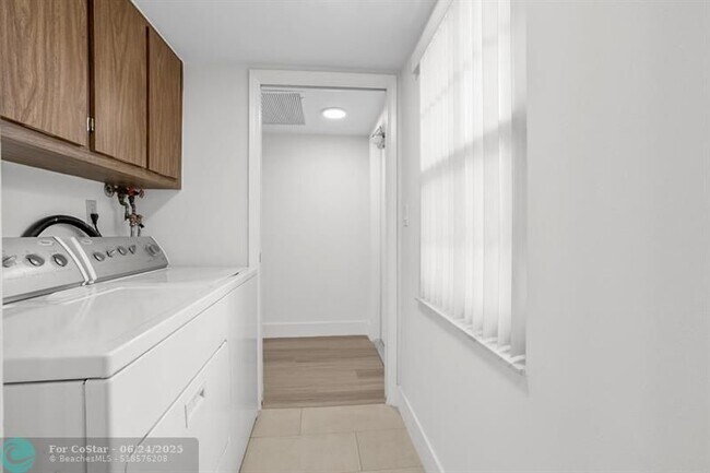 Building Photo - 3930 Oaks Clubhouse Dr