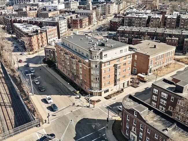 Building Photo - 120 Mountfort St
