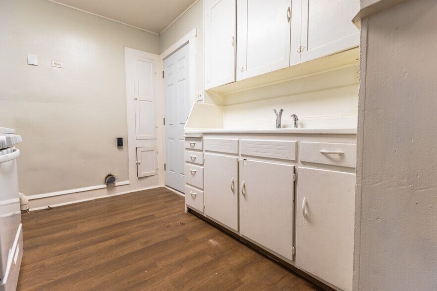 Building Photo - 615 N 23rd St