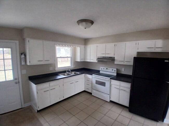 Building Photo - 3443 Woodmar Ct