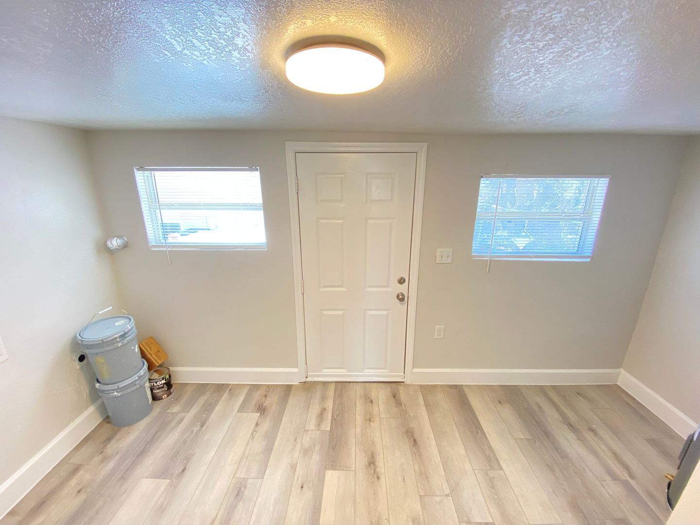 Building Photo - 812 W Livingston St