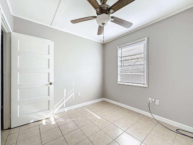 Building Photo - 6377 Lamar Dr