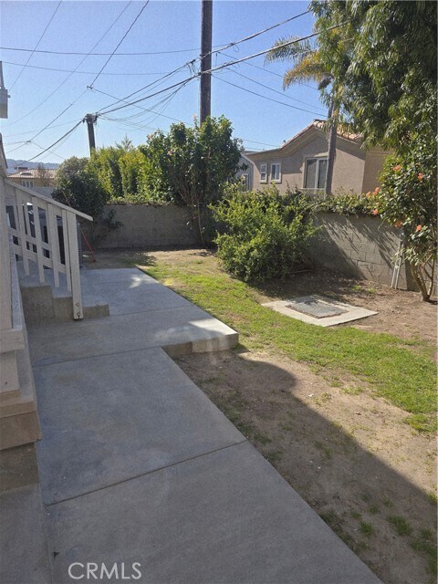 Building Photo - 515 S Helberta Ave