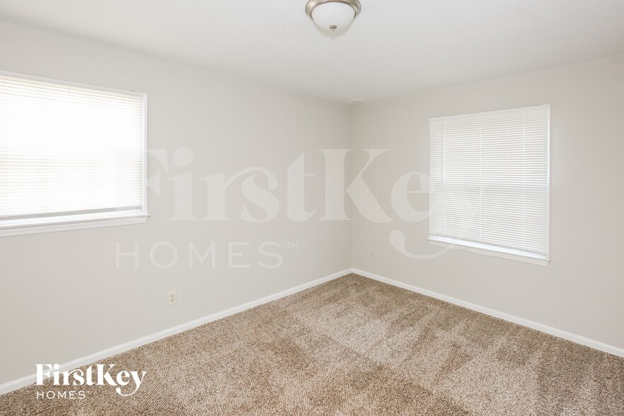 Building Photo - 2516 Tall Pines Ln