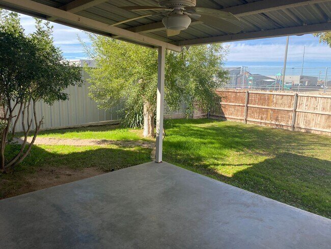 Building Photo - 6911 Stonegate Dr