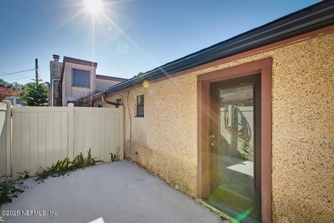 Building Photo - 1569 Arcadia Dr