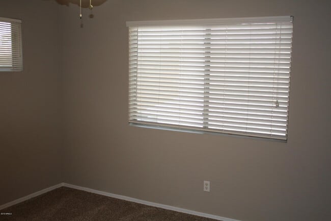 Building Photo - 6123 N 135th Dr
