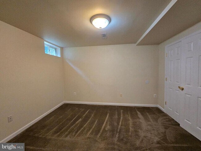 Building Photo - 832 Fox Den Rd
