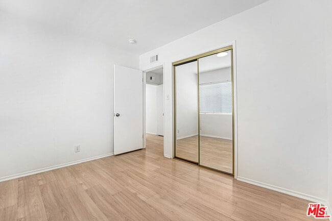 Building Photo - 10393 Almayo Ave