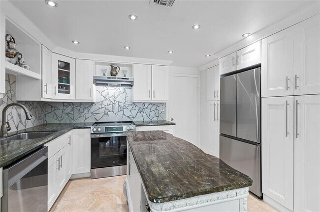 Building Photo - 3850 Galt Ocean Dr