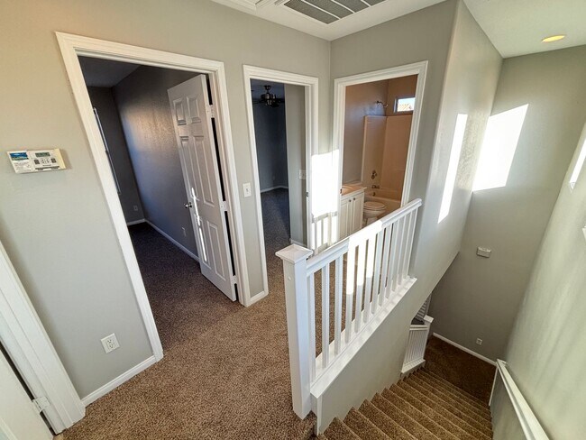 Building Photo - Beautiful Trilevel 3 Bed/3bath/2 car home located in Northwest Las Vegas --Enjoy Rent-Free Holidays!