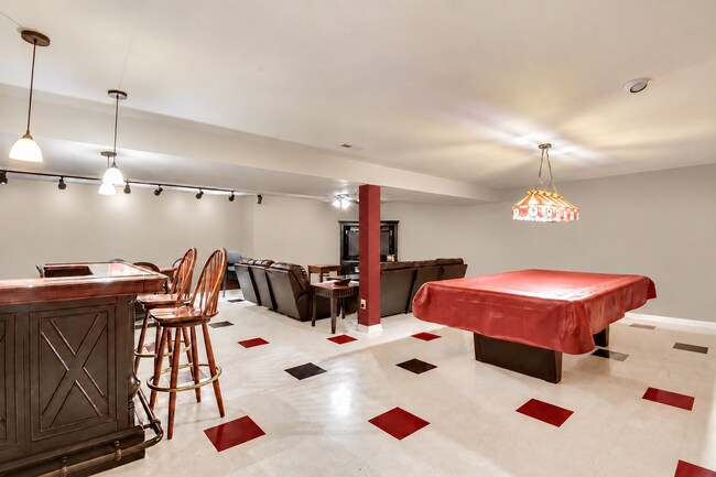 Building Photo - 13440 Carriage Hill Dr
