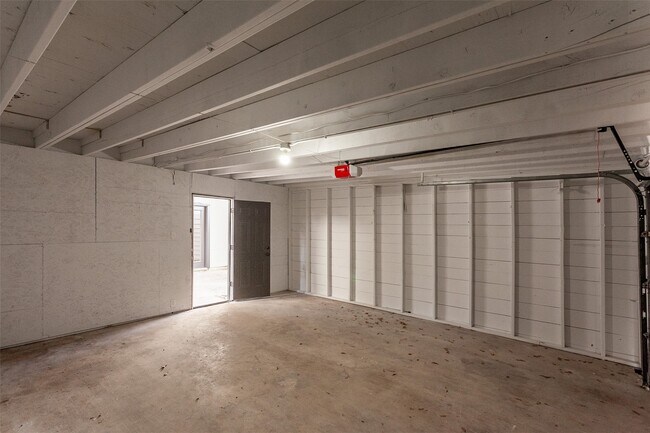 Building Photo - 6317 Ivanhoe Ln