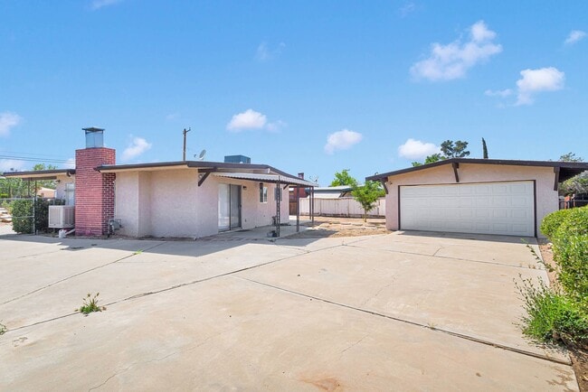 Building Photo - ADORABLE 1 BEDROOM 1 BATH IN HESPERIA