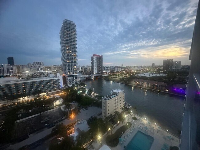 Building Photo - 3800 S Ocean Dr