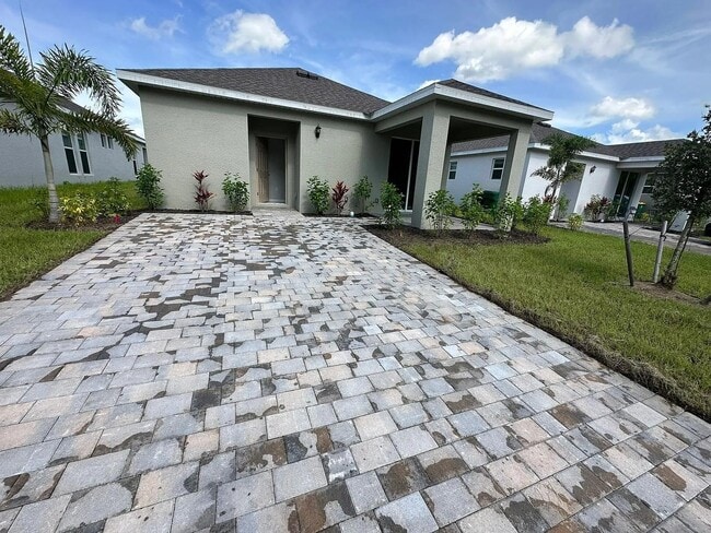 Building Photo - 826 Friendship Cir