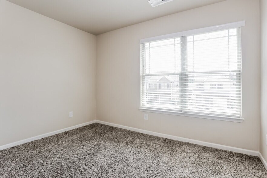 Building Photo - 250 Stillwood Dr