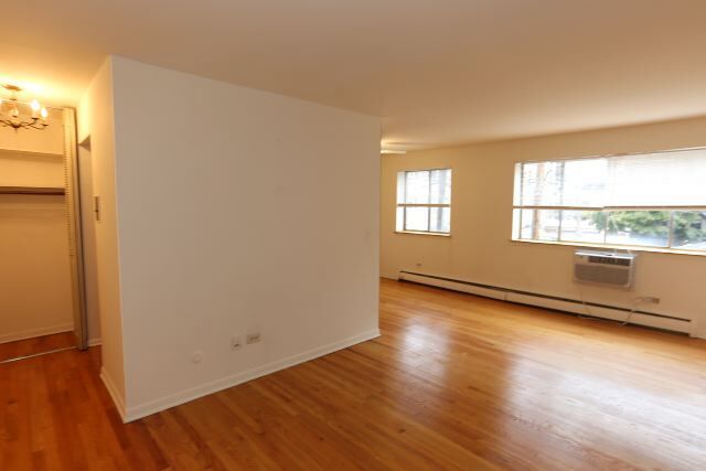 Building Photo - 503 W Briar Pl