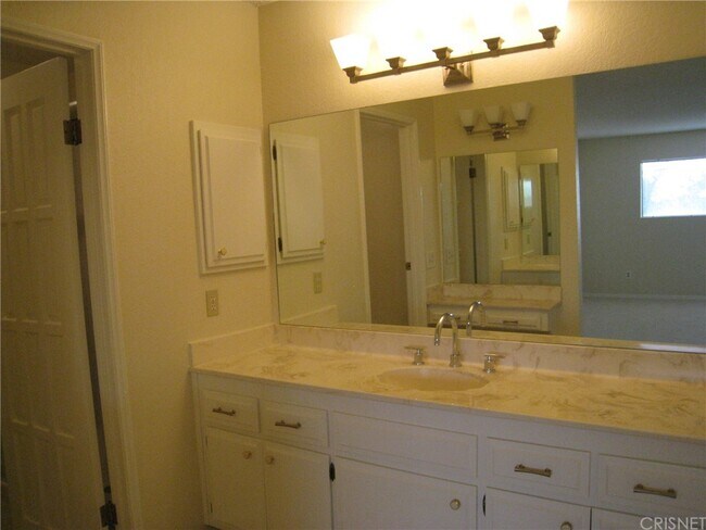 Building Photo - 3218 Tannencrest Dr