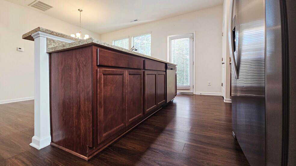 Building Photo - 90 W Grove Point Dr