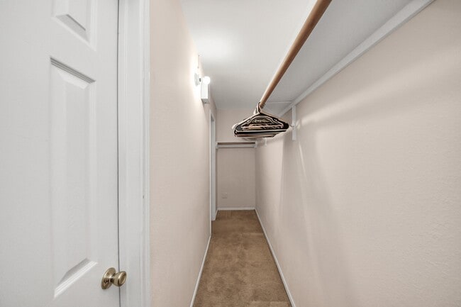 Building Photo - 3919 Vauxhall Dr S