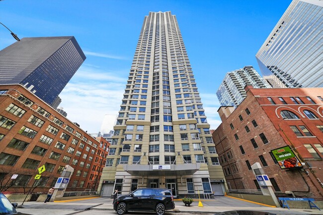 Primary Photo - 440 N Wabash Ave