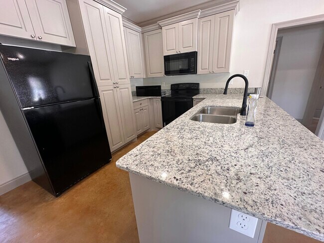 Building Photo - Woodview