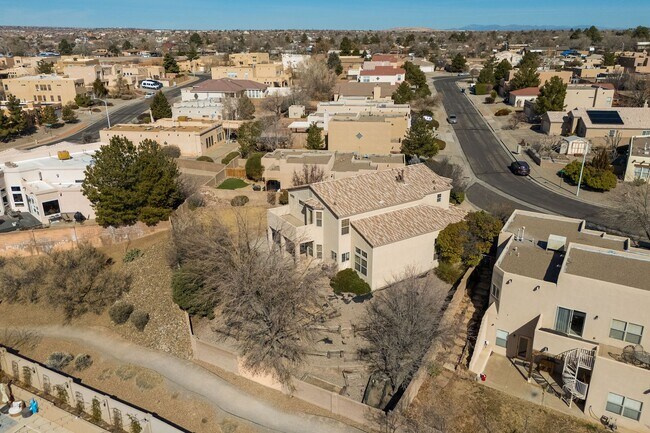 Building Photo - Large single family home on corner lot
