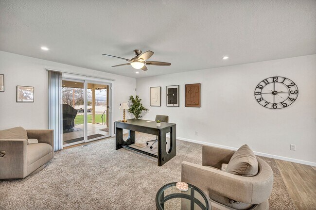 Building Photo - FULLY FURNISHED MOUNTAIN VIEW RETREAT with HOT TUB, RV PARKING & NO HOA
