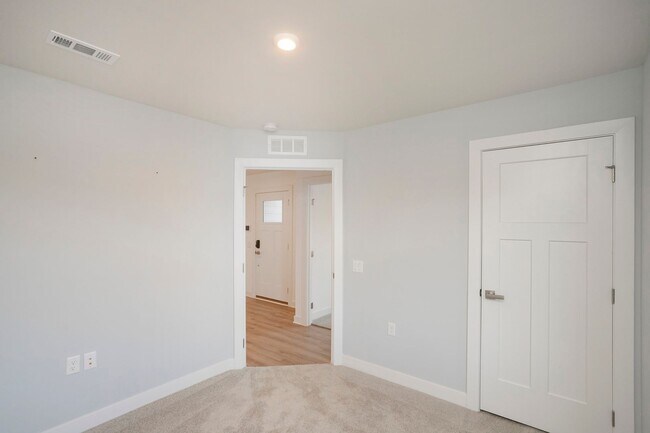 Building Photo - Beautiful One Level Home in Columbia!