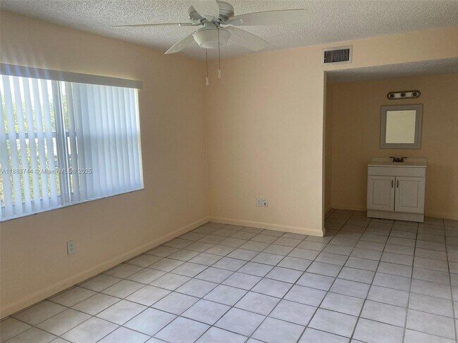 Building Photo - 10772 La Placida Dr