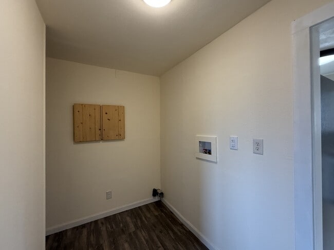 Building Photo - 2347 Cannon Ave