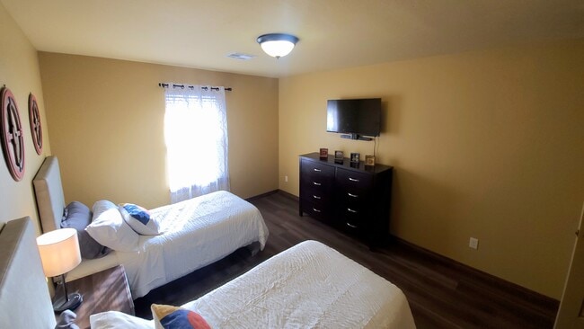 Building Photo - 605 SW 149th Pl