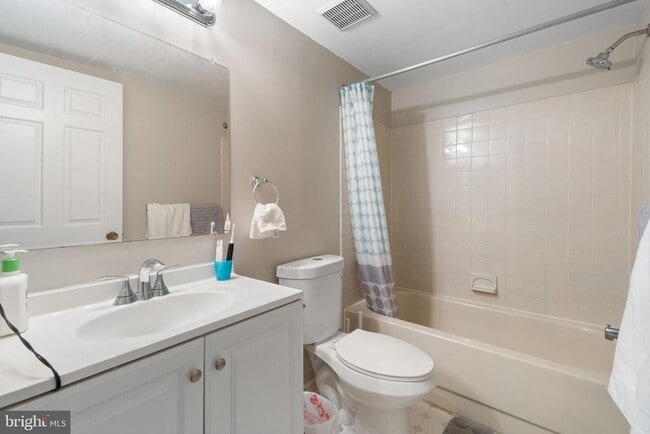 Building Photo - 45 Le Forge Ct