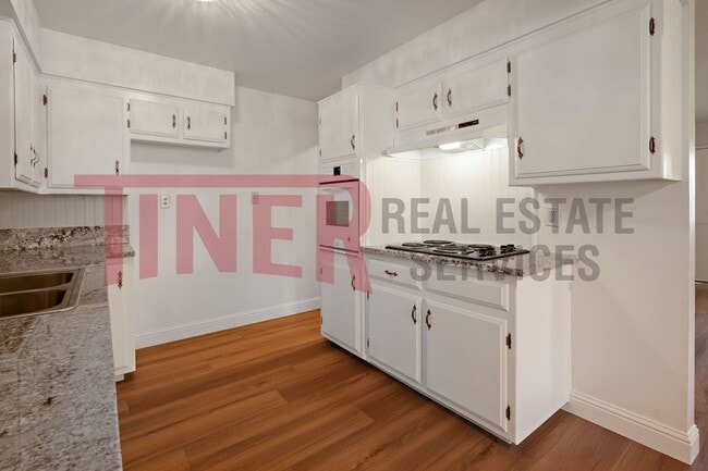 Building Photo - 2848 Clover Ln