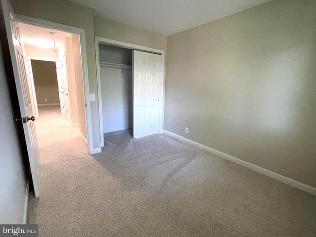 Building Photo - 2661 Glengyle Dr