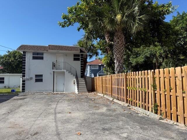 Building Photo - 302 N Tamarind Ave