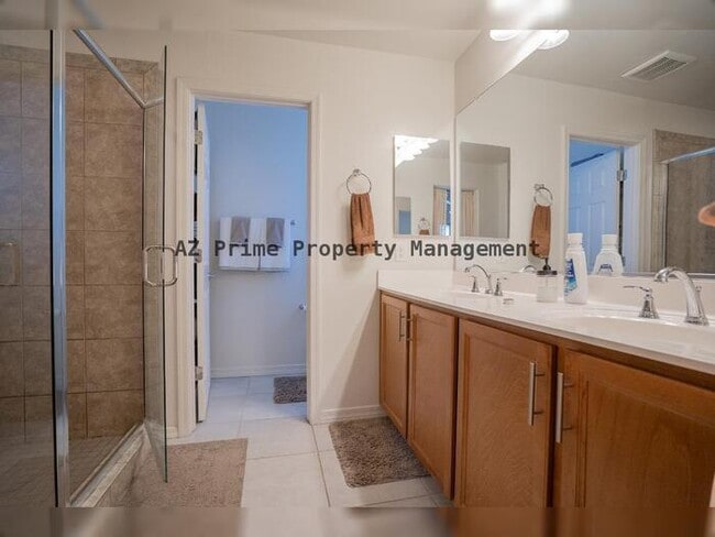 Building Photo - 3814 S 58th Dr