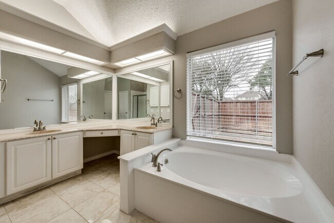Building Photo - Beautiful custom Richardson Home!  Plano ISD