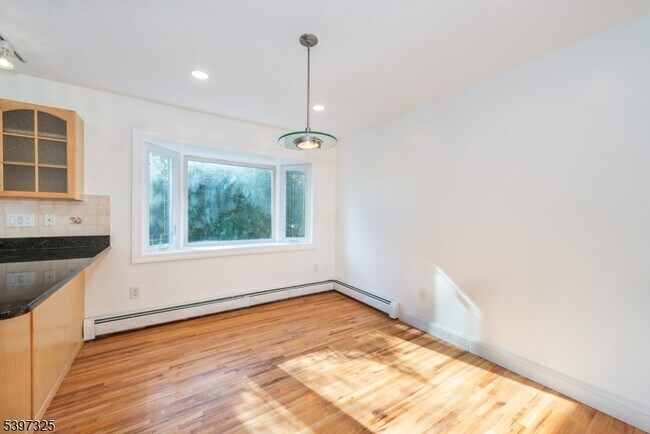 Building Photo - 4 Maureen Ct