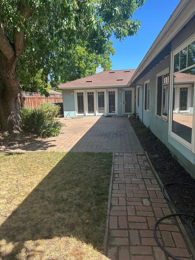 Building Photo - Beautifully Appointed 4 Bed, 2.5 Bath Home...