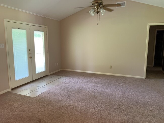 Building Photo - 618 Overbluff St