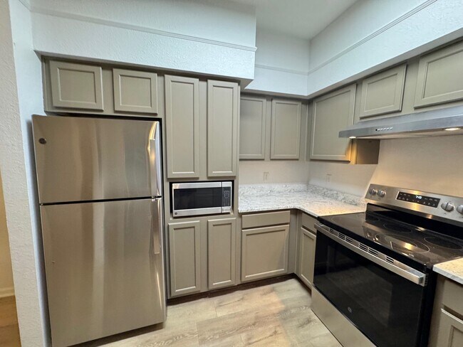 Building Photo - 2801 Chancellorsville Dr