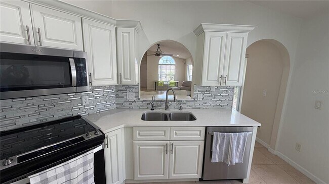 Building Photo - 632 Dharma Cir