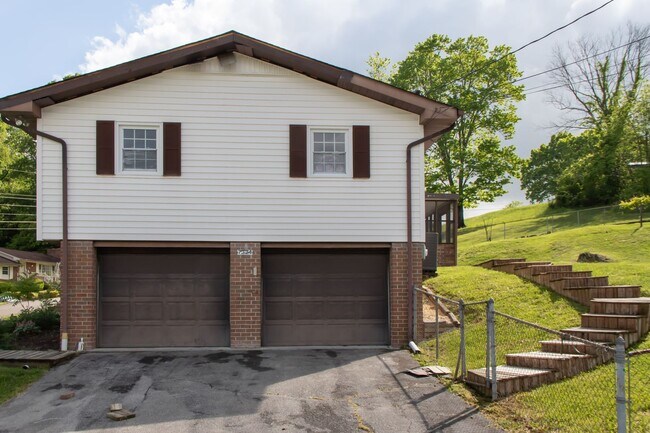 Building Photo - ONE YEAR LEASE WITH POSSIBLE LEASE PURCHAS...