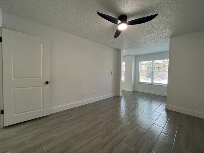 Building Photo - 5773 Gatlin Ave