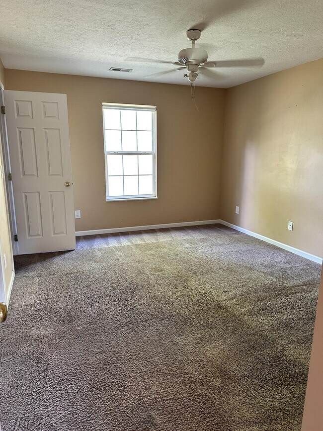 Building Photo - 1627 Maple View Way